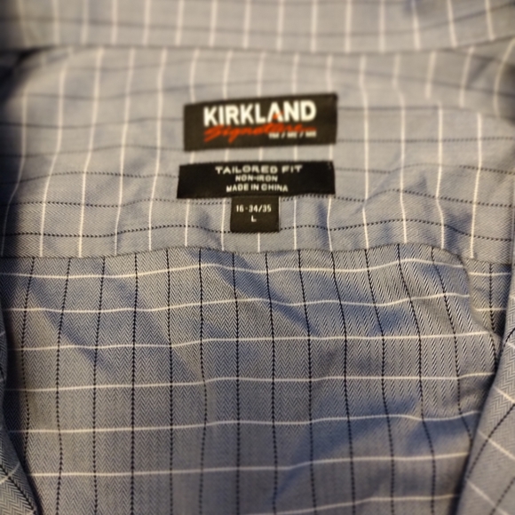 Men's dress button down dress/work shirt. 16 3/4 neck (Large) Kirkland brand. - Picture 3 of 3